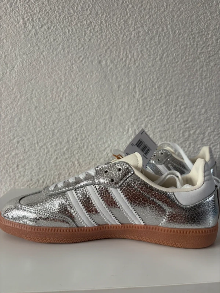 Baskets Adidas Samba Argentée  taille 40 - photo numéro 2