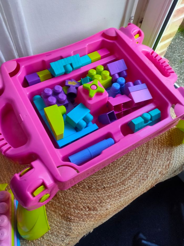 Table  Méga Bloks rose - photo numéro 6