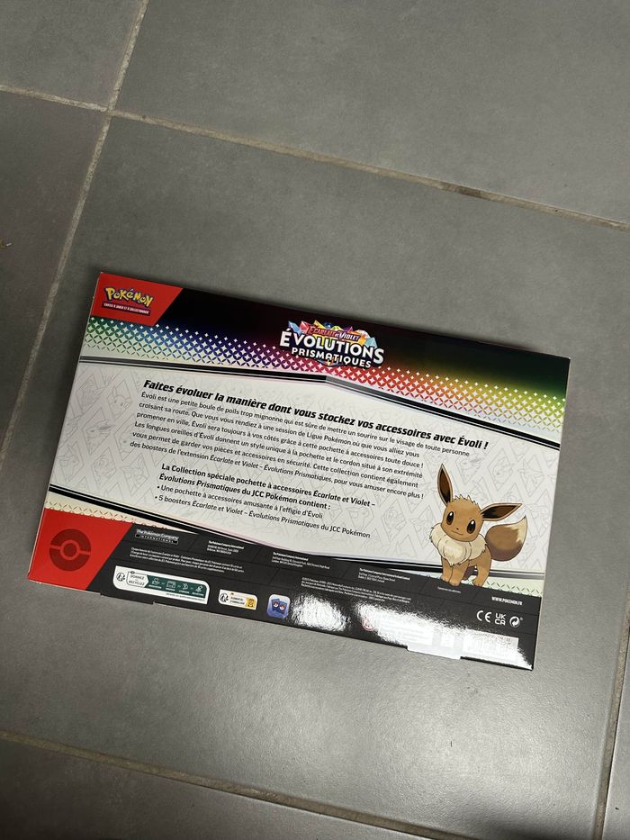 Coffret Pokémon Collection Spéciale Pochette à Accessoires Évoli EV8.5 - photo numéro 2