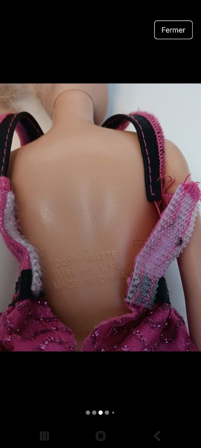 Poupée mattel barbie tenue fushia et noir tête 1998 corp 2013 
Poupée et ensemble compris - photo numéro 3