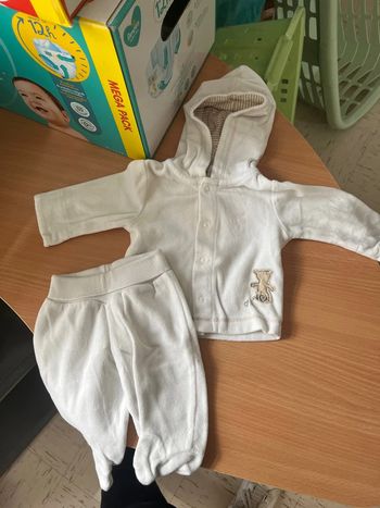 Petit pull avec petit pantalon
