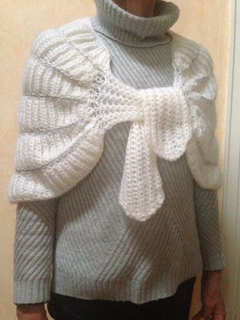 Châle blanc gris argenté fait main