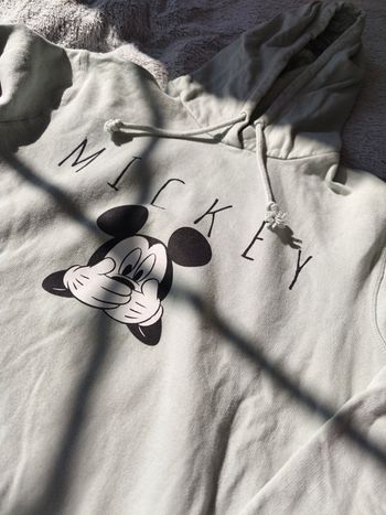 Sweat à capuche vert pastel avec dessin Mickey • Disney 