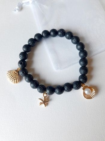 Bracelet pierres volcaniques et breloques océan