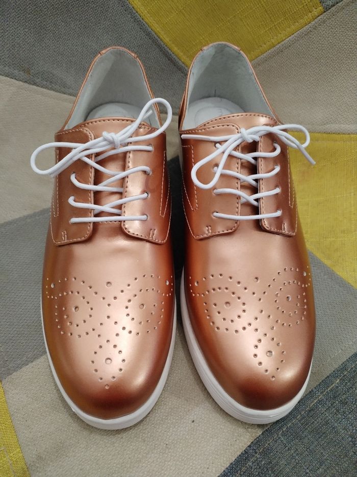 Chaussures femme 38 neuve