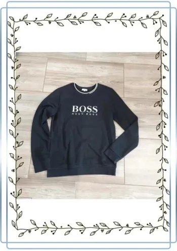 Pull Hugo Boss, taille 16-M, bon état juste le logo Hugo Boss s'abime un peu