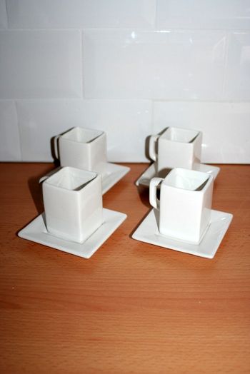 Lot de 4 tasses et soucoupes