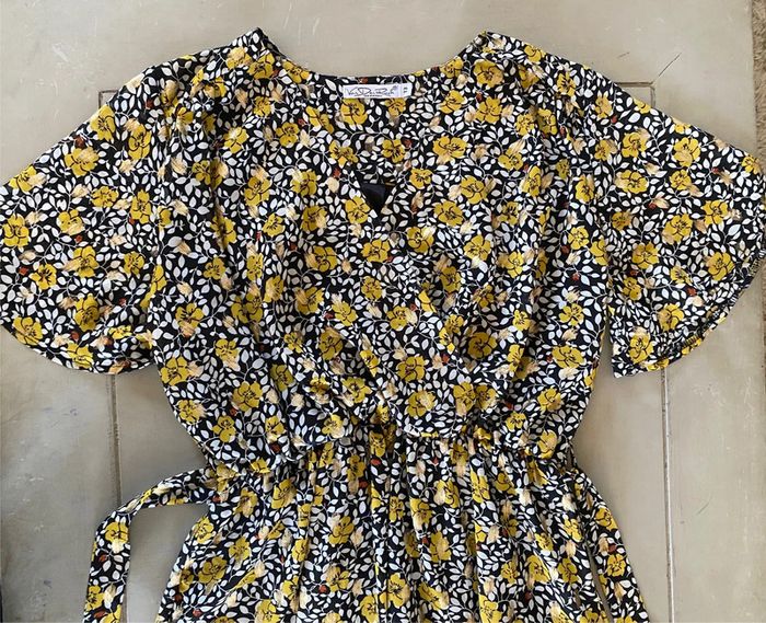 Robe d’été Van Der Rock taille 3 noire à fleurs jaunes et dorées - photo numéro 16