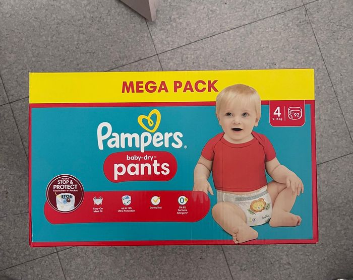 92 couches Pampers Baby dry pants Taille 4