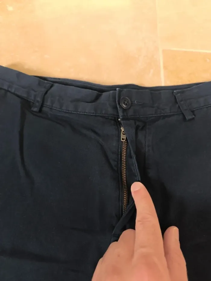 Short Lacoste homme taille 44 excellent état coton logo poche bleu foncé marine - photo numéro 2