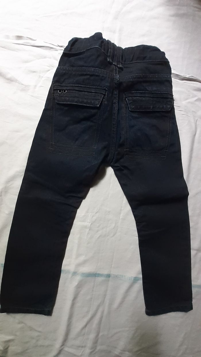 Jean noir avec poches plaquées devant et derriere - photo numéro 4