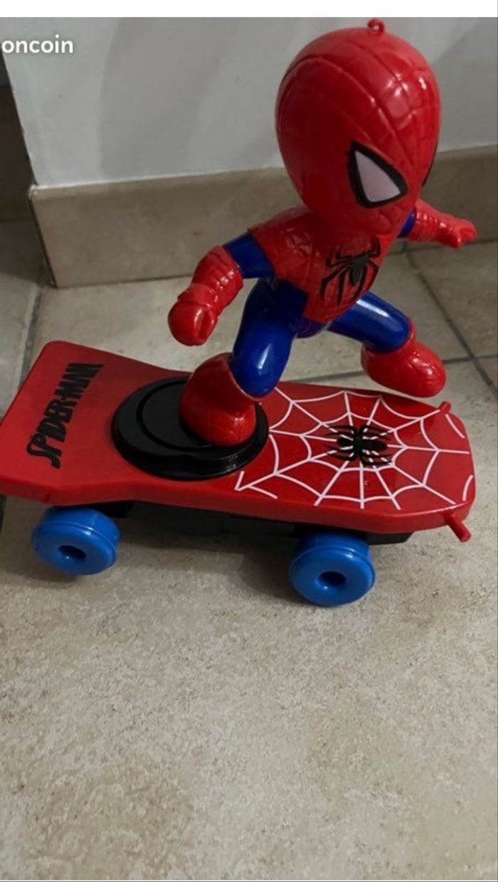 Spiderman skateboard - photo numéro 2