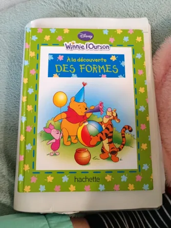 Winnie l'Ourson à la découverte à des formes