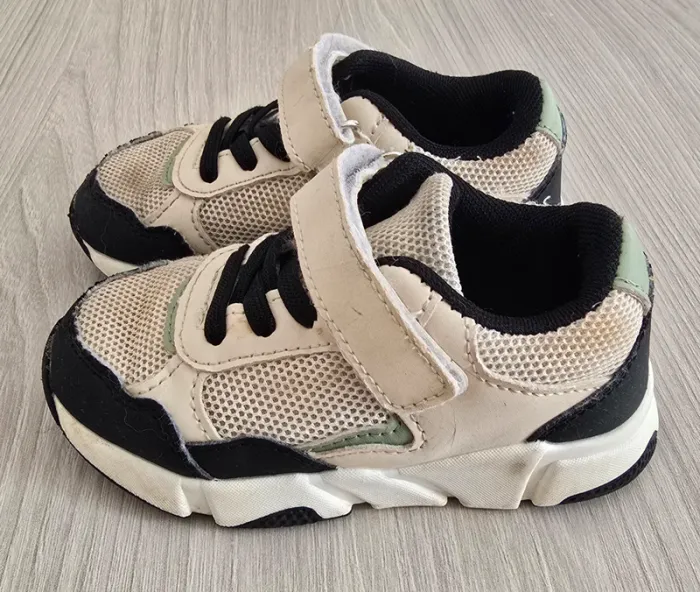 Baskets taille 24