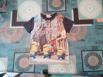 Tee shirt Minions in London 4ans