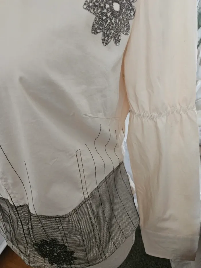 Blouse chemise beige visage Taille 42 Neuve - photo numéro 3