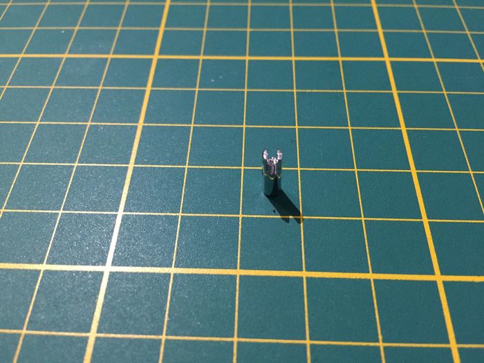 Pêne du capot du moteur 99C N°99 Renault R8 Gordini 1/8 1/8ème Eaglemoss collections #A67 - photo numéro 2