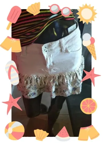 Mini jupe blanche et fleurie