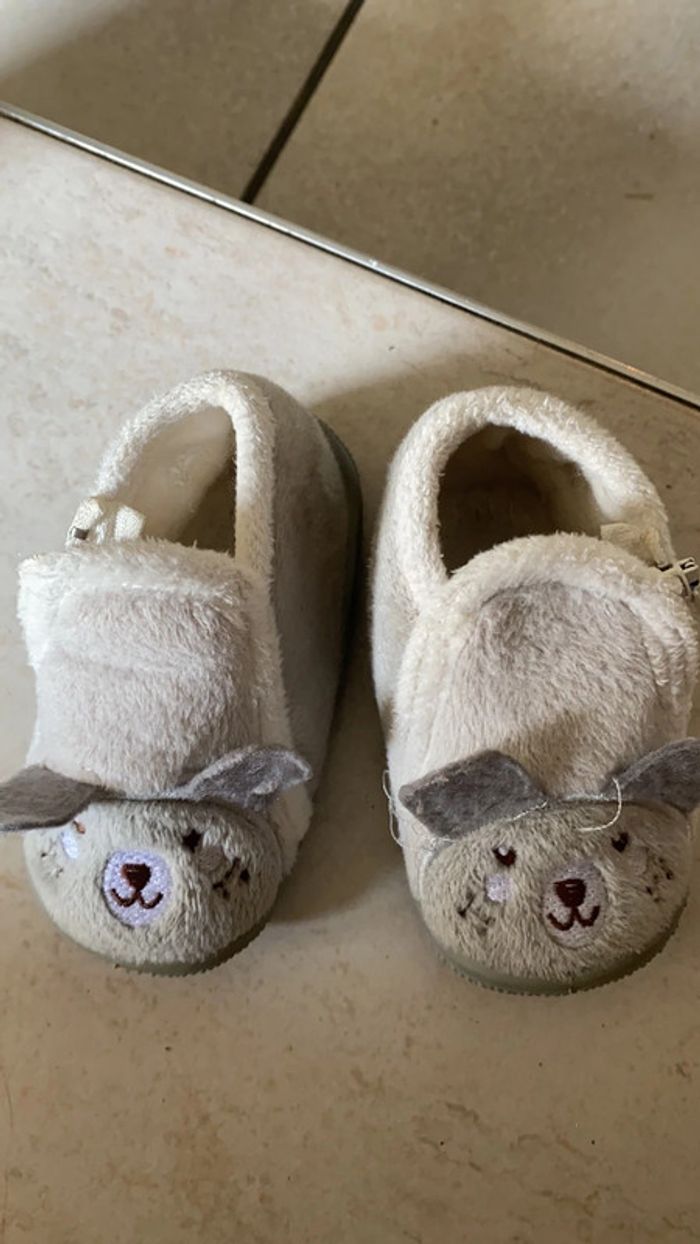 Petits chaussons souples gris 18