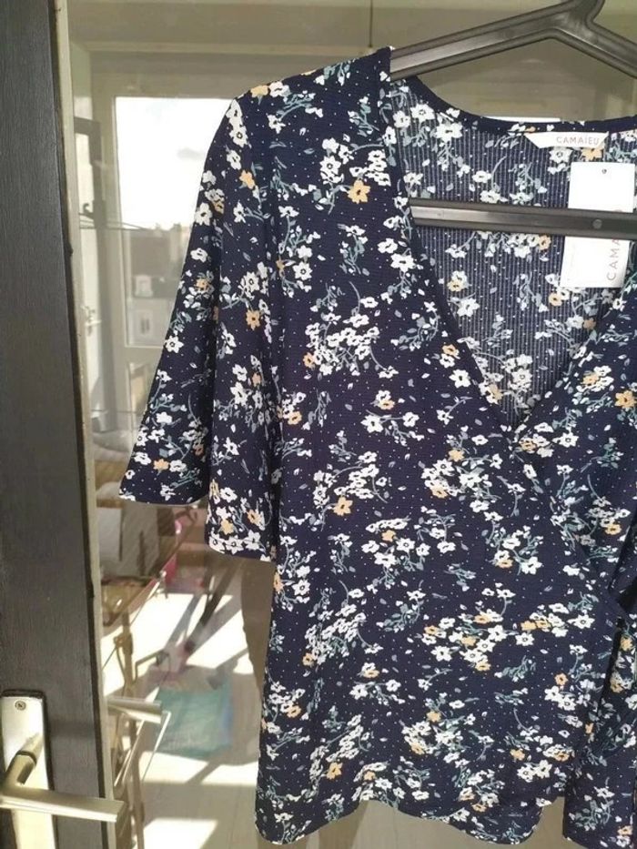Blouse fleurie marine coupe cache coeur Taille S Camaïeu Neuf avec étiquette