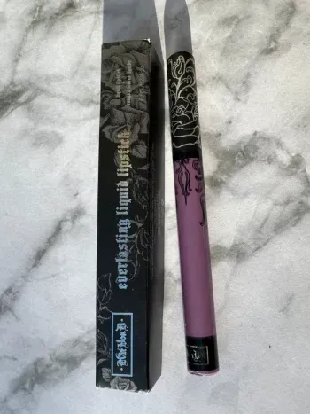 Kat Von D - Rouge à lèvres liquide lipstick everlasting ayesha