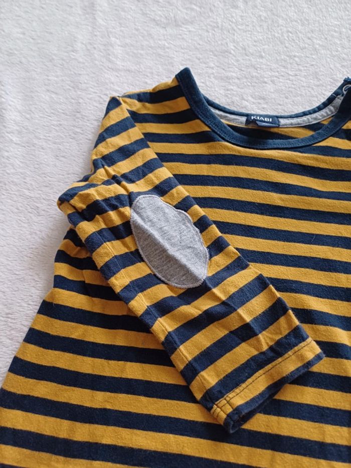 T-shirt jaune moutarde et bleu marine rayé 18 mois - photo numéro 2