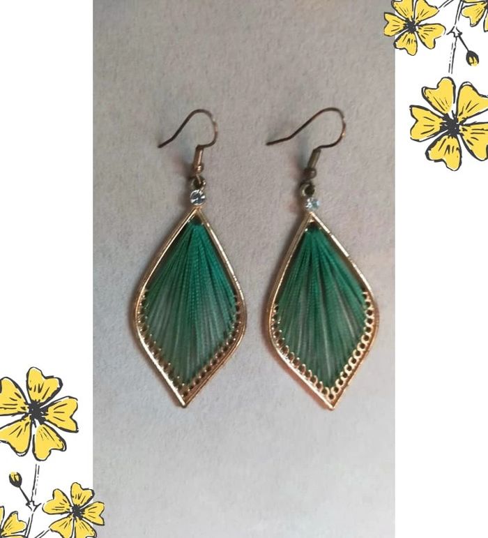 Boucles d’oreilles goutte ajourée vert émeraude et doré - photo numéro 4