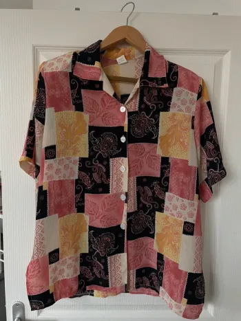 Haut léger t-shirt volant à motifs carrés