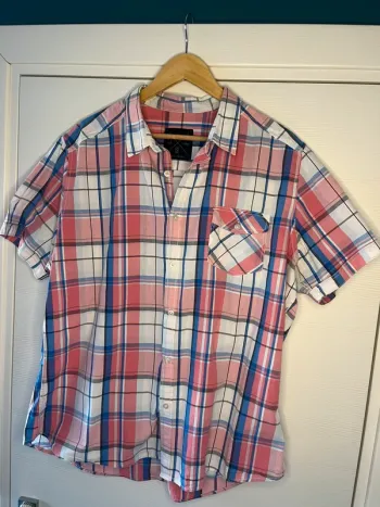 🔹 Chemise à Carreaux Rose, Bleu et Blanc – Kiabi 🔹