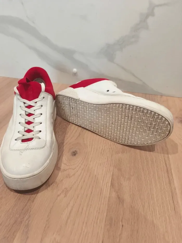 Baskets Levi’s blanches & rouges logo XXL – Pointure 38 - photo numéro 3