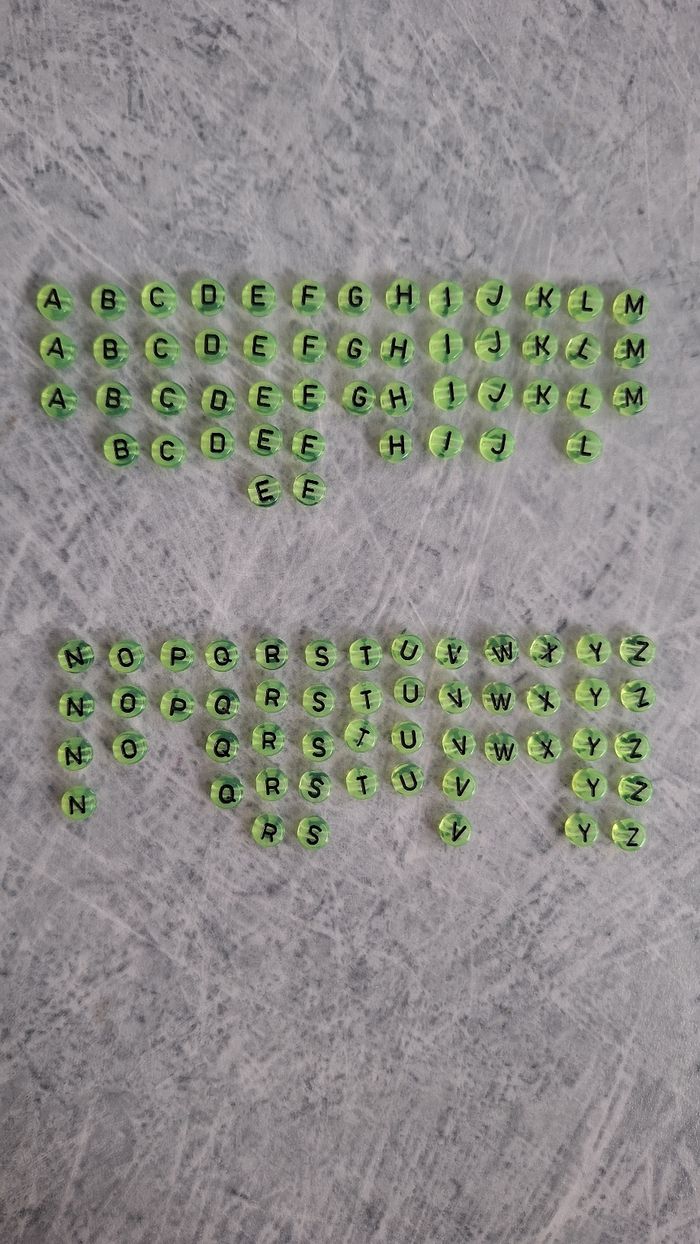 Perles vertes lettres noires - photo numéro 2