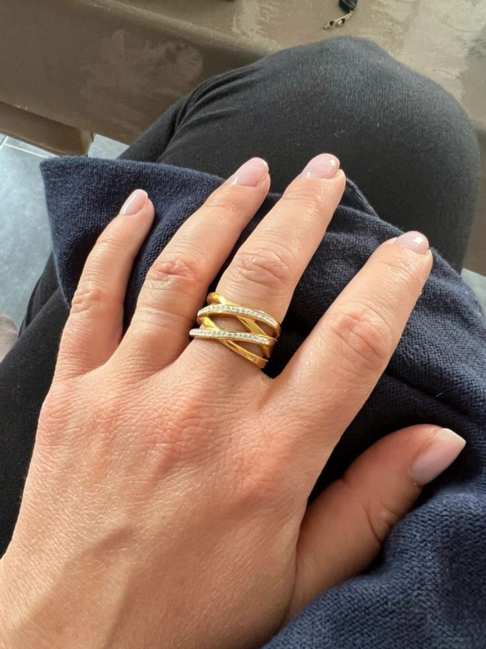 Bague dorée et strass