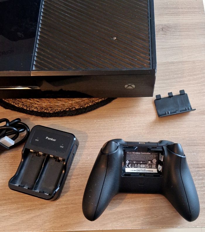 Console Microsoft Xbox One Xbox One 500Go Noire Manette Carbon Black - photo numéro 2