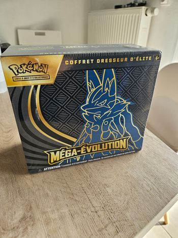 Pokémon : Coffret Dresseur d’élite Méga Évolution – Lucario JCC Pokémo