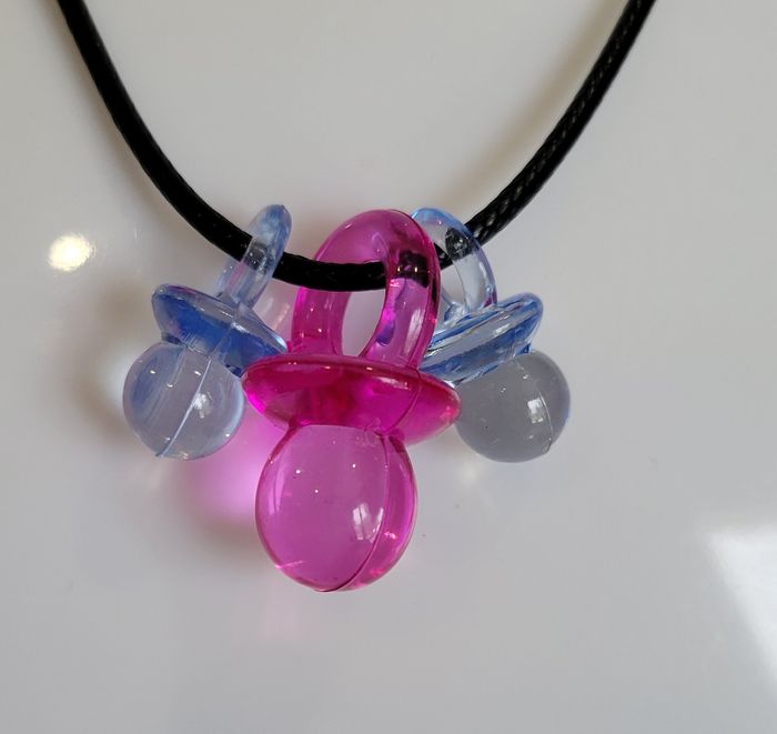 collier totoche des années 90 rose foncé bleu clair ! NEUF ! - photo numéro 2