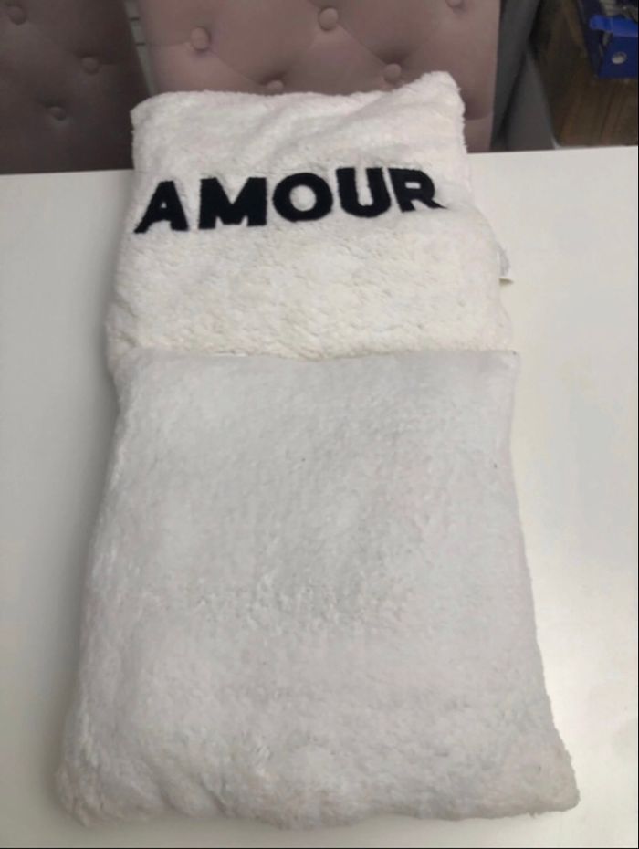 Lot de 2 coussins 40x40 AMOUR blanc – Neufs jamais utilisés - photo numéro 3