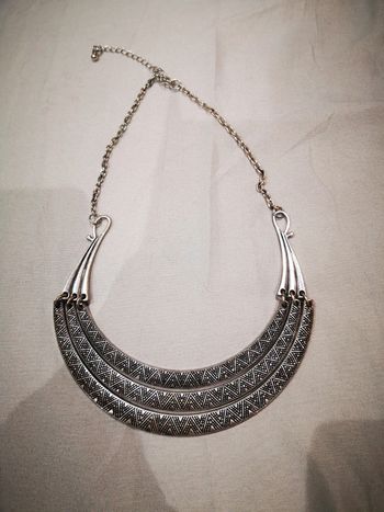 Collier ras de cou Couleur argenté