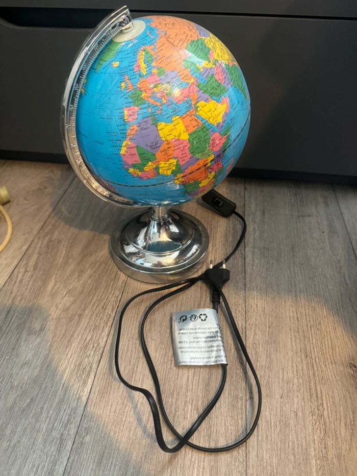 globe terrestre lumineux diamètre 20 cm environ - photo numéro 3