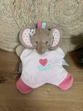 Doudou éléphant rose fleur grelot nattou