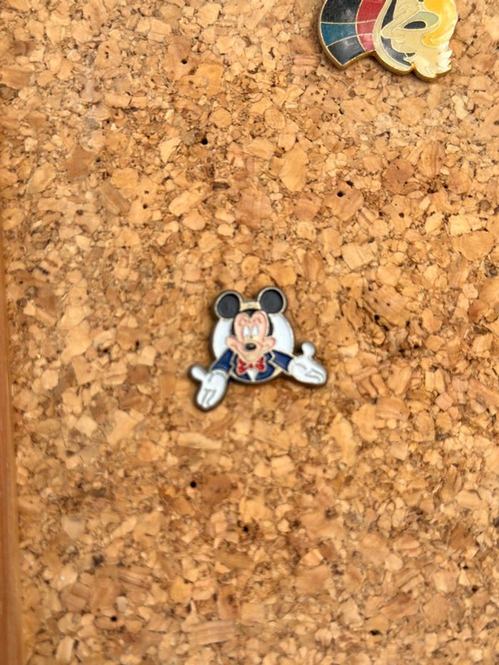 Pin’s Mickey Mouse - photo numéro 3