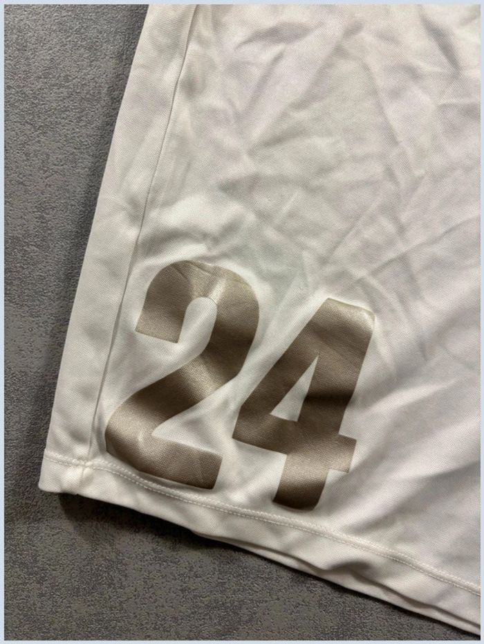 Short Nike blanc logo brodé noir avec Floquage Numéro 24 Taille M - photo numéro 3