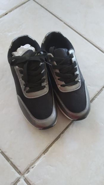 Sneaker gris et noir