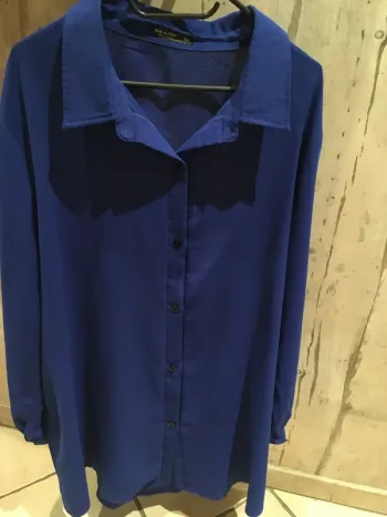Très jolie maxi chemise en 50 excellent état de chez Shein