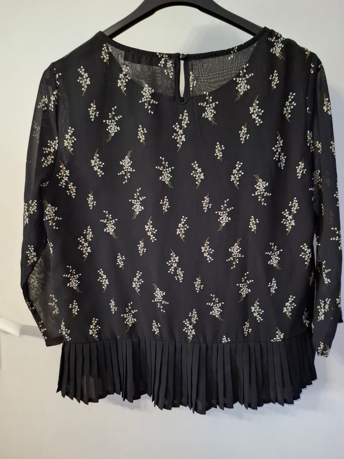 Blouse la petite étoile taille 36 en très bon état (petite rayure légèrement visible voir la photo - photo numéro 5