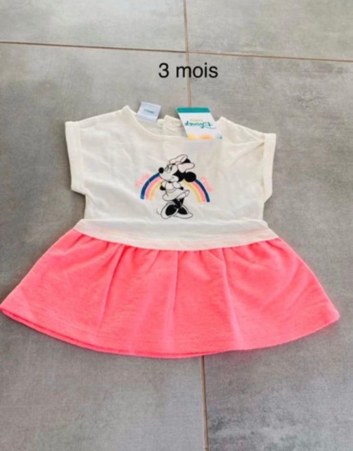 Robe minnie Disney 3 m’ois neuve