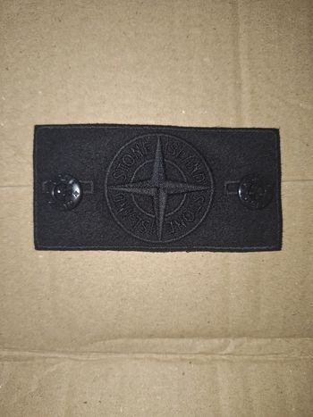 1 Patch Stone Island ghost edition noir + 2 boutons