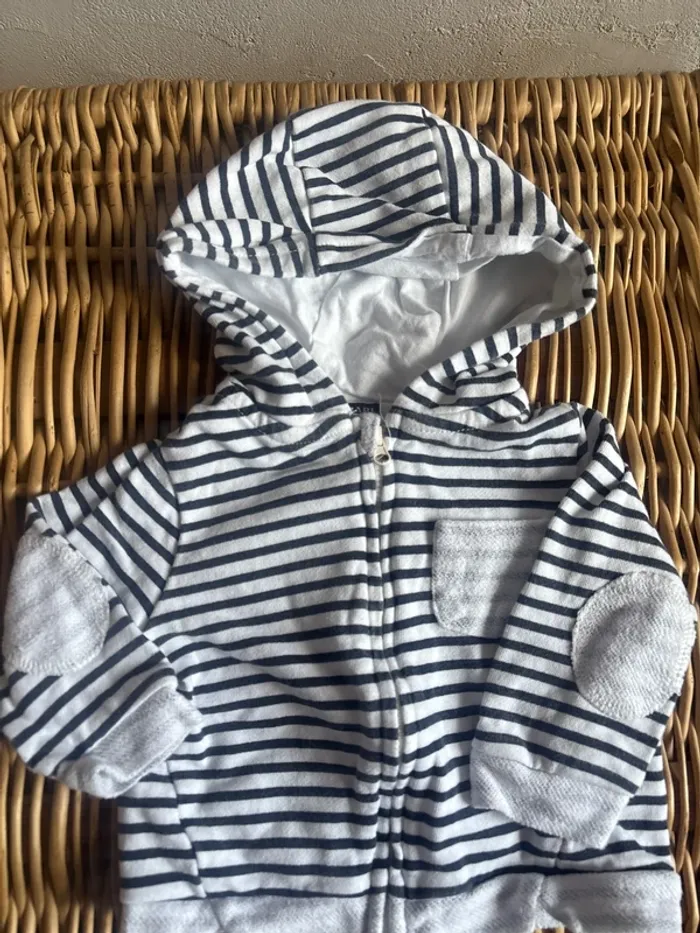 Veste marinière Kiabi 12 mois en très bon état - photo numéro 2