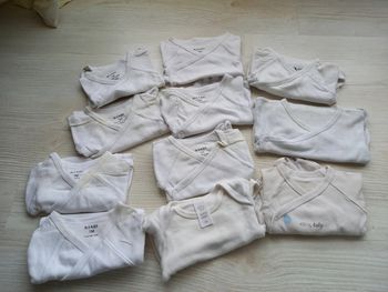 Lot de 11 bodies blancs 1 mois Kiabi