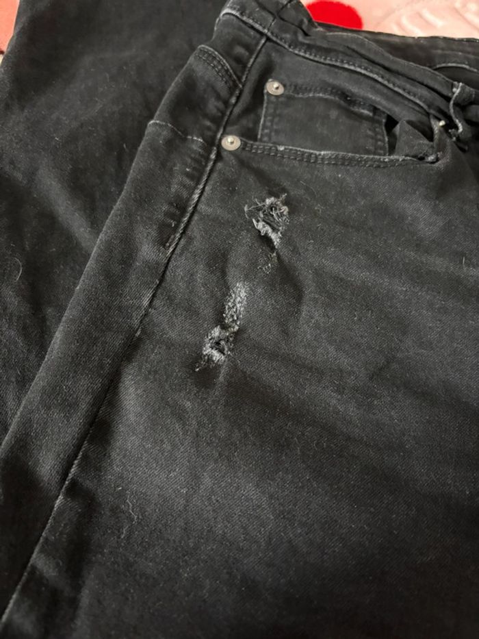 Jeans noir à trous - photo numéro 2