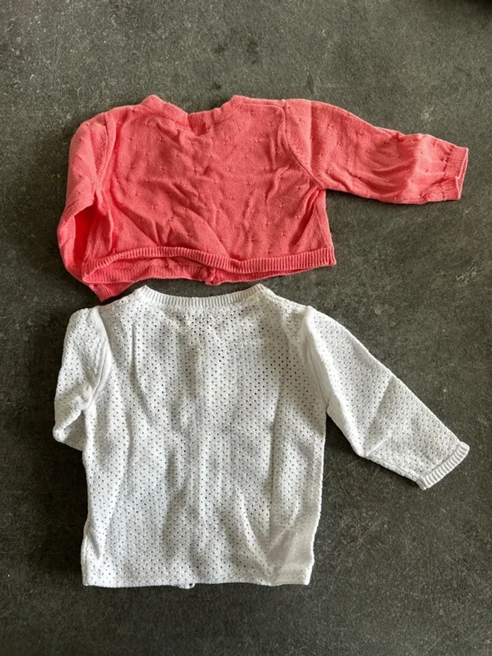 Lot de 2 gilets fins en 3 mois - photo numéro 2